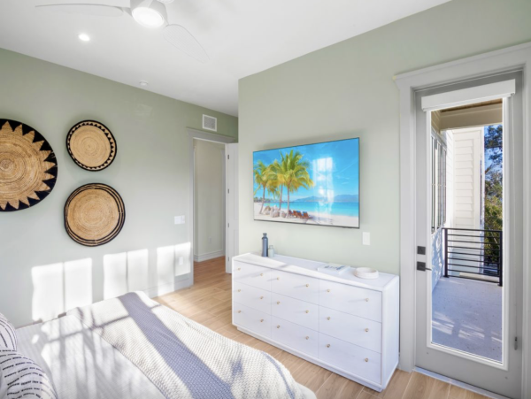 Custom Luxury Home 7 minute walk to beach and South Village